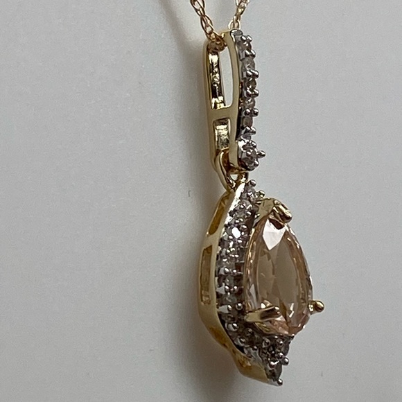 10K Yellow Gold Pear Shape Morganite and 0.11ct twt. Diamond Pendant with Chain - Picture 6 of 9